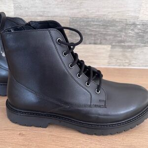 Sleek Black Men's Leather Boots